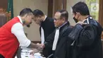 Terdakwa yang juga musisi I Gede Ari Astina atau Jerinx SID bersalaman dengan kuasa hukum usai menjalani sidang lanjutan kasus pengancaman melalui media elektronik pada Adam Deni di Pengadilan Negeri (PN) Jakarta Pusat, Jakarta, Senin (14/2/2022). (Liputan6.com/Herman Zakharia)