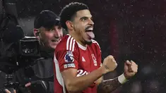 Gelandang Nottingham Forest, Morgan Gibbs-White merayakan kemenangan timnya atas Manchester United pada pekan ke-20 Premier League 2023/2024 di City Ground, Minggu (31/12/2023) dini hari WIB. (AP Photo/Rui Vieira)