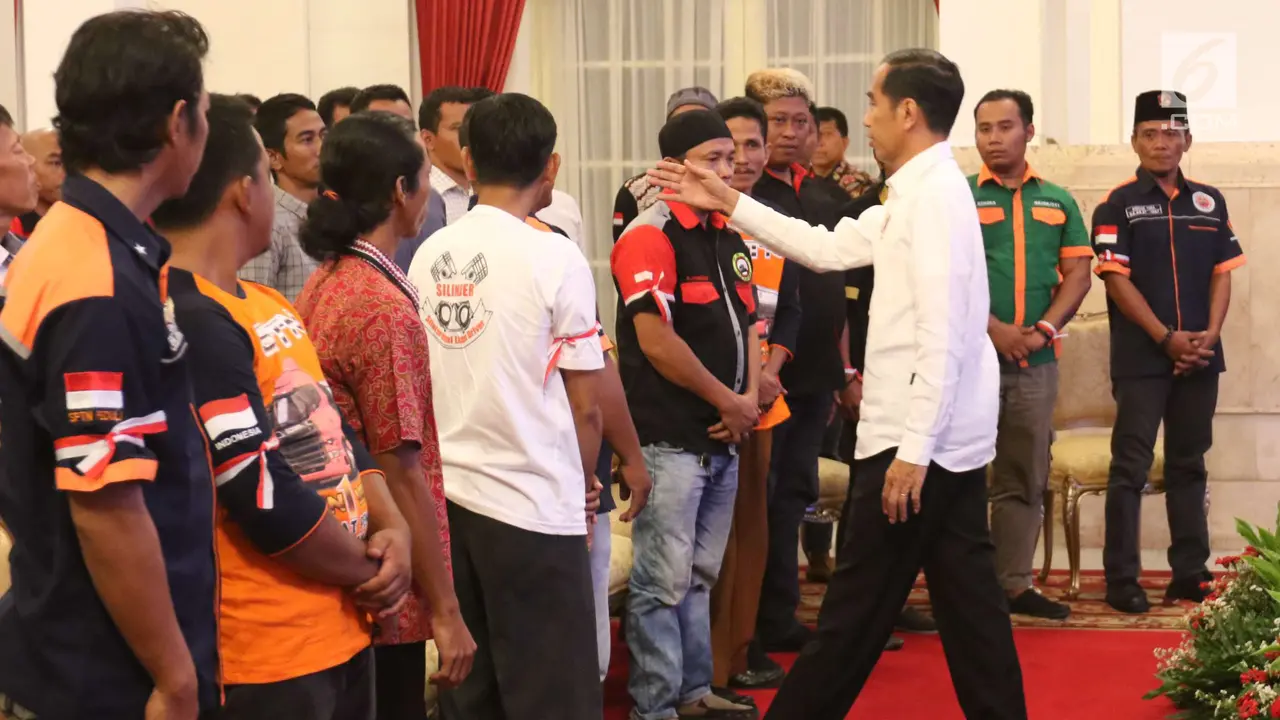 Jokowi Dengar Curhat Sopir Truk di Istana