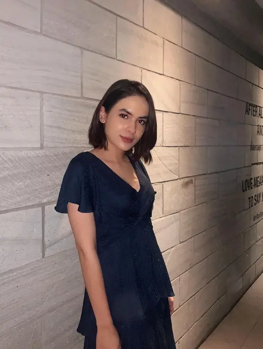 Tak heran jika kini Steffi Zamora lebih sering memamerkan rambut panjangnya. Terlepas dari itu, gaya rambut pendek mantan vokalis band Elovii itu sukse bikin pangling. (Liputan6.com/IG/@steffizamoraaa).