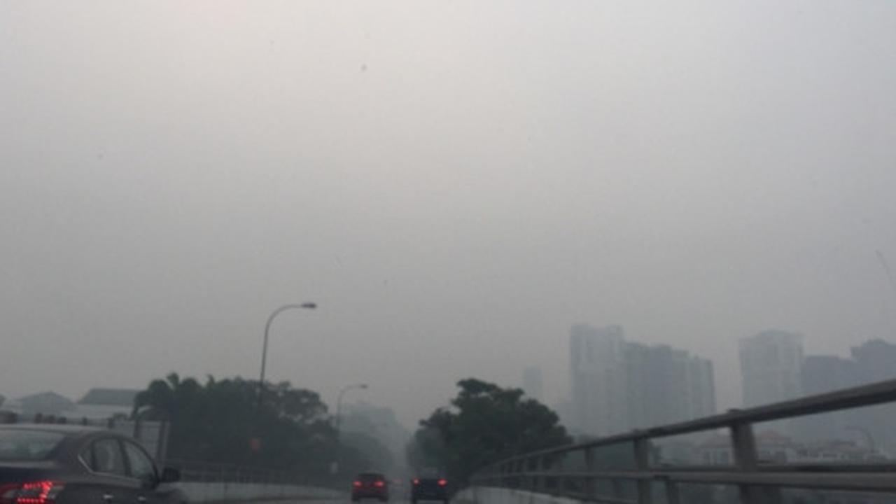 Tak peduli kabut asap, warga Singapura antusias antre iPhone 6s