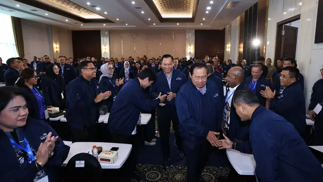 Presiden ke-6 RI, Susilo Bambang Yudhoyono (SBY), yang juga merupakan pendiri Partai Demokrat dan Ketua Majelis Tinggi Partai, saat menghadiri retret Partai Demokrat di Pacitan, Jumat-Minggu, 4-6 Juli 2025. (Foto: DPP Partai Demokrat)
