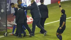 Neymar kapten Brasil diganjar kartu merah saat laga melawan Kolombia pada Copa America 2015. Kolombia menang 1-0 atas Brasil berkat gol yang dicetak oleh J Murillo di menit ke-36.