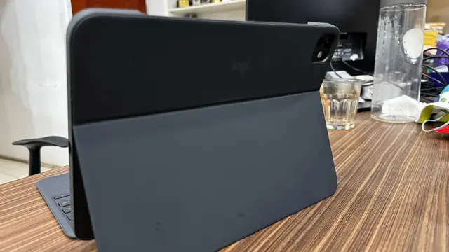 Logitech Combo Touch iPad M4 (Liputan6.com/Djoko Purwanto)
