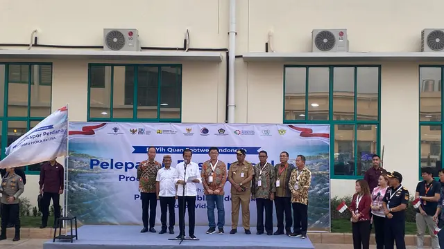 Jokowi Lepas Ekspor 16 Ribu Sepatu Merek Hoka ke AS