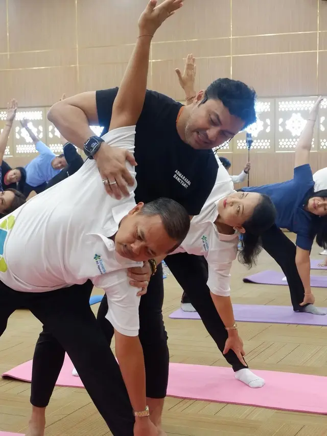 Anjasmara Olahraga Yoga (Instagram/@anjasmara)
