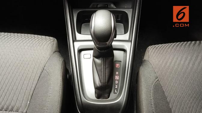 Tuas persneling Suzuki Ertiga Sport transmisi otomatis. (Septian/Liputan6.com)