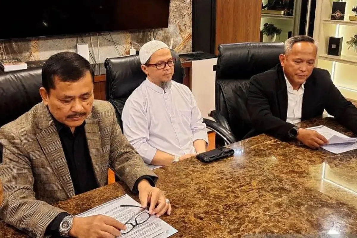 Ustaz Abi Makki (tengah) (Antara)