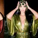 Kim Kardashian rayakan ulang tahunnya dengan gaya glamor. Ia kenakan dua kaftan mini sekaligus dari Rabanna. [@kimkardashian]