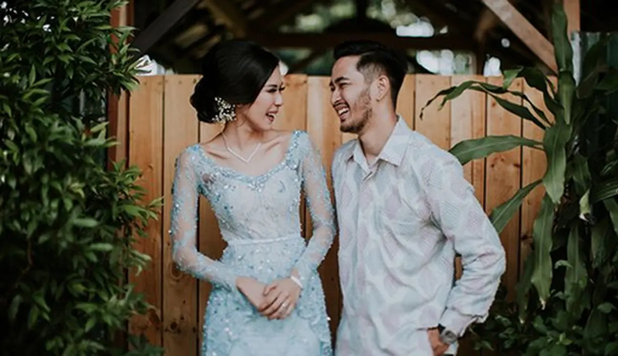 Sebelum resmi tunangan dengan Jeje Govinda, Syahnaz Sadiqah beberapa kali dikabarkan dekat dengan Billy Syahputra, dan Juan Christian. Sebelum resmi melamar, Jeje juga pernah melamar romantis saat di Italia. (Instagram/syahnazs)