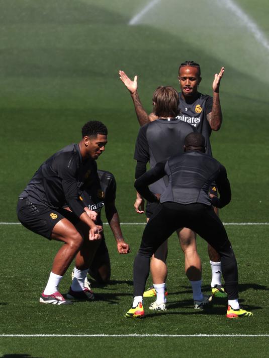 Real Madrid bakal menjamu  Bayern Munchen di Santiago Bernabeu pada leg kedua semi-final Liga Champions 2023/24 pada Kamis (9/5) dini hari WIB. (PIERRE-PHILIPPE MARCOU / AFP)