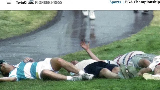 Para penonton berbaring setelah tersambar petir di Kejuaraan U.S Open yang berlangsung di Hazeltine pada hari Kamis, 13 Juni 1991.