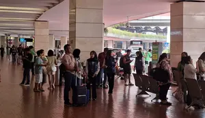 Bandara Ditutup, Penumpang Terpaksa Tembus Jalur Darat ke Jakarta