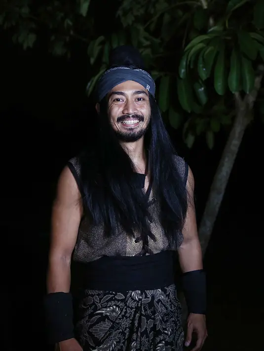 Yama Carlos kini sedang sibuk syuting sinetron stripping Raden Pemanah Rasa. Syuting berlangsung di Bumi Perkemahan Cibubur, Jakarta Timur. Sedangkan kediaman Yama di Tangerang. (Nurwahyunan/Bintang.com)