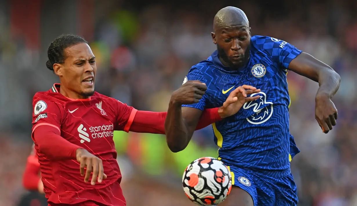 Romelu Lukaku. Meski tak terlalu menonjol saat memperkuat Chelsea di periode pertama, 2011/2012 hingga 2013/2014, namun ia menjadi striker berbahaya saat hijrah ke beberapa klub seperti MU dan Inter Milan. Kini, saat kembali ke Chelsea ia gagal melanjutkan tren positif tersebut. (AFP/Paul Ellis)