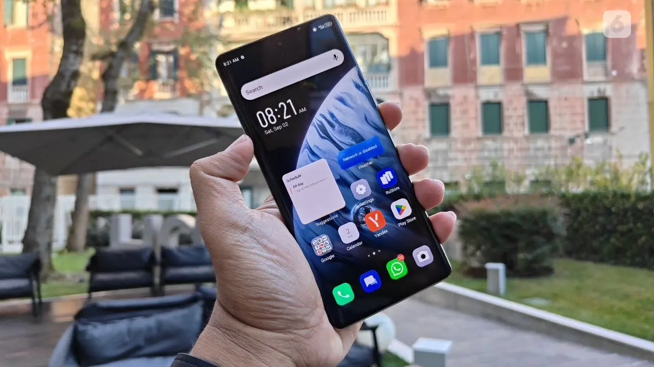 Tampilan depan Infinix Zero 30 5G. Liputan6.com/Agustinus Mario Damar