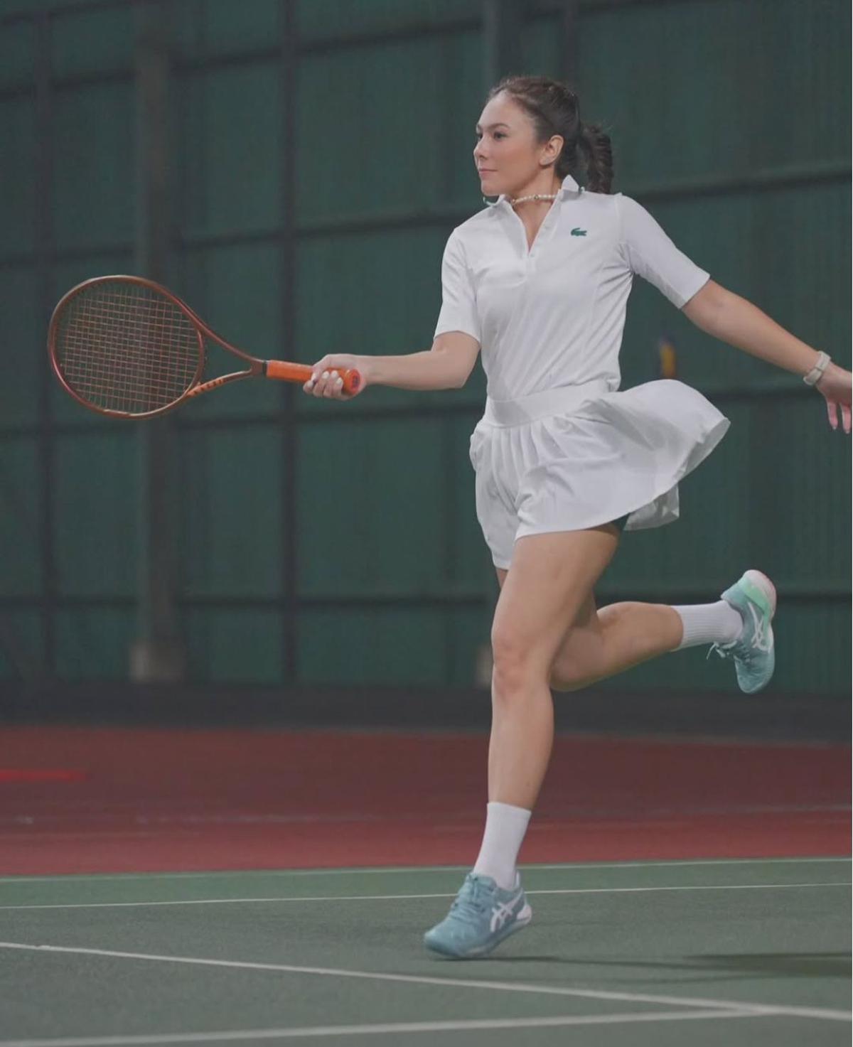 5 Potret Wulan Guritno Main Tenis Rahasia Body Goals yang Bikin Netizen Kagum