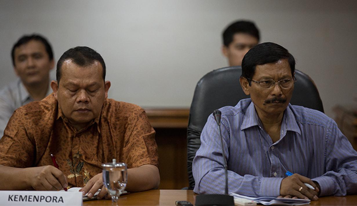 Perwakilan tim hukum Kemenpora turut menghadiri pertemuan dengan Komnas HAM terkait konflik PSSI dengan Menpora di Jakarta, Kamis (13/8/2015). (Bola.com/Vitalis Yogi Trisna)