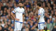 Cesc Fabregas, Diego Costa dan Eden Hazard menerima cemoohan dari fans Chelsea di Stamford Bridge sebelum pertandingan melawan Sunderland.