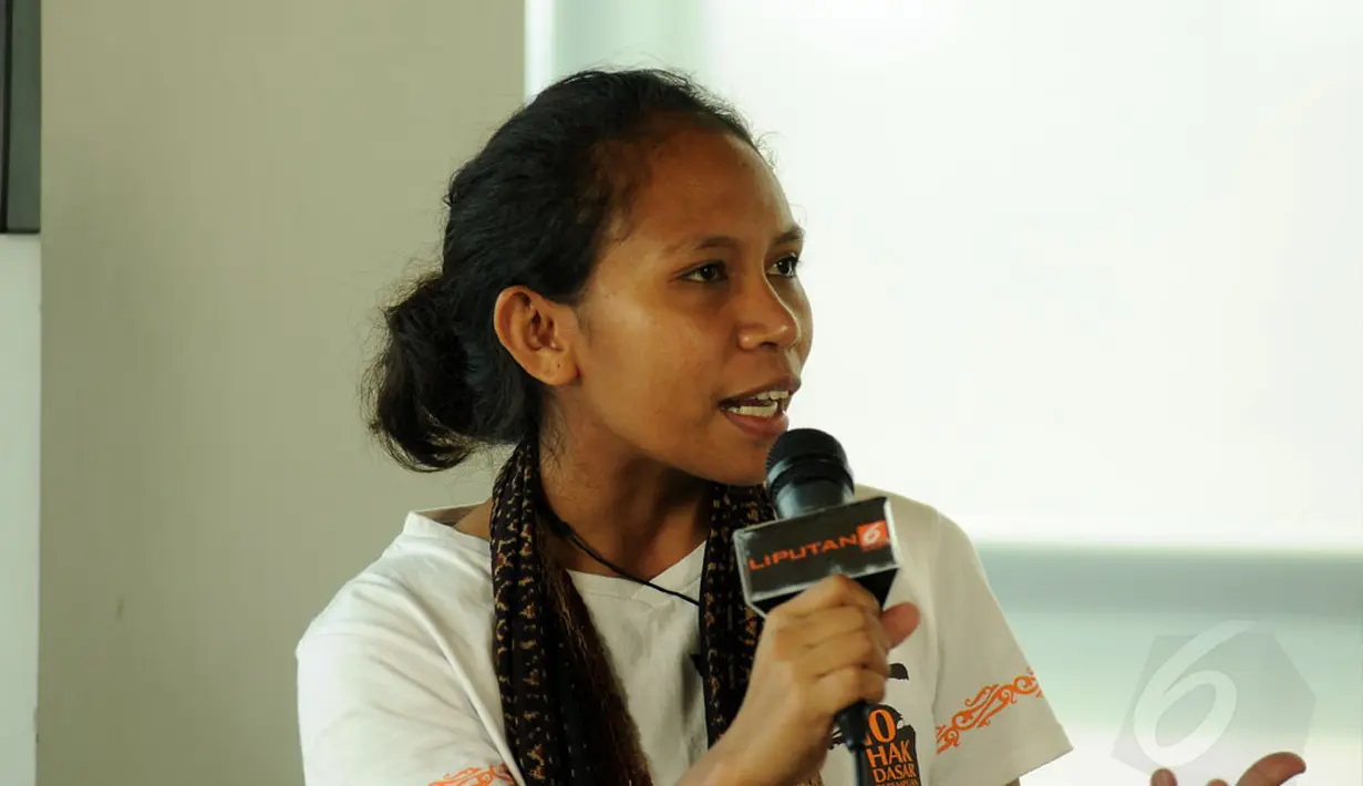 Sutradara muda, Asrida Elisabeth memberikan keterangan seputar pembuatan film dokumenter Tanah Mama di kantor redaksi Liputan6.com, Jakarta (9/1/2015). (Liputan6.com/Helmi Fithriansyah)