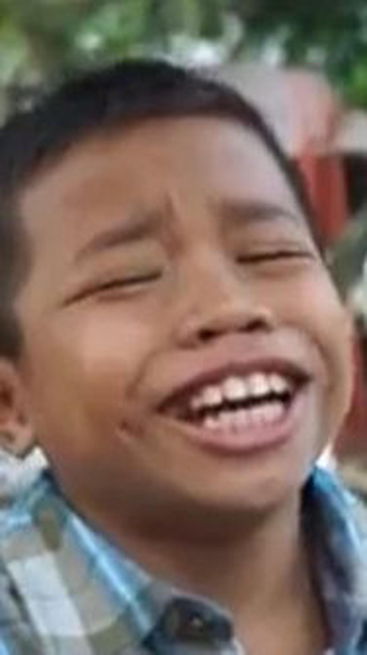 Beberapa tahun lalu, sosok Alwi begitu dikenal masyarakat luas. Bocah asal Kolaka itu memiliki suara yang begitu merdu. Alwi yang saat itu langsung populer mengajak keluarganya dari kampung halaman ke Jakarta.