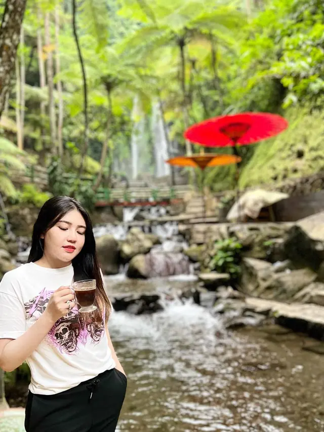 Via Vallen unggah foto baru, bikin salfok netizen hingga dikira orang Korea