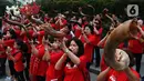 Umat Nasrani memainkan alat musik shofar saat tampil dalam acara Christmas Carol di kawasan Bunderan HI, Jakarta, Jumat (20/12/2019). Alunan alat musik ini menandai hari terakhir perayaan Natal terbuka yang dilaksanakan pada 18-20 Desember 2019 di 11 titik Kota Jakarta. (Liputan6.com/Johan Tallo)