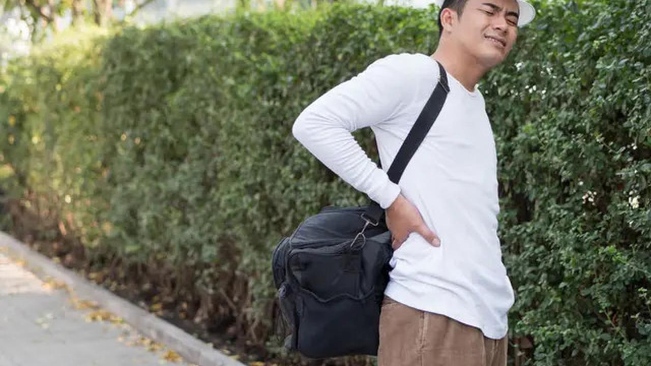 Bawa Tas Berat Tiap Hari Memang Gaya, Tapi Tulang Punggung Bisa Bermasalah, Kok Bisa?
