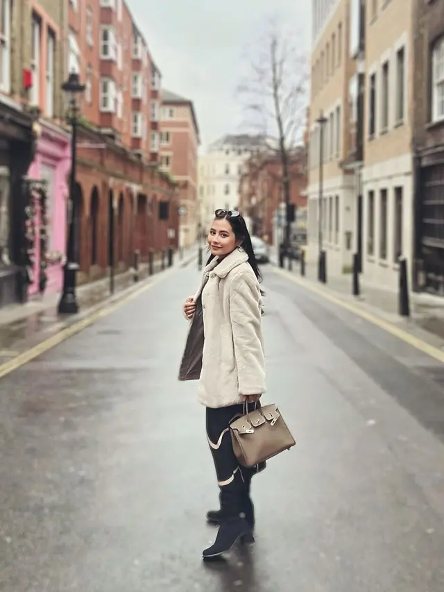 Potret Seru Prilly Latuconsina Keliling London