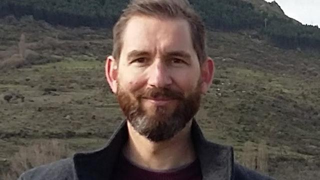 Pria Ini Tangkap Hal Menarik dalam Fotonya Secara Tak Sengaja