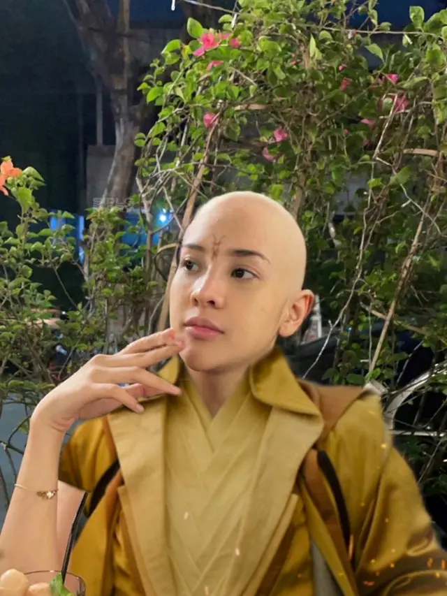 6 Editan Foto Anya Geraldine ala Netizen yang Kocak, dari Plontos Hingga Berkumis