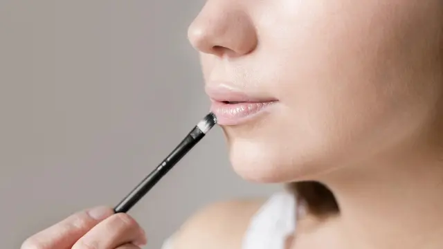 Sesuaikan pilihan warna lipstik dengan undertone bibirmu