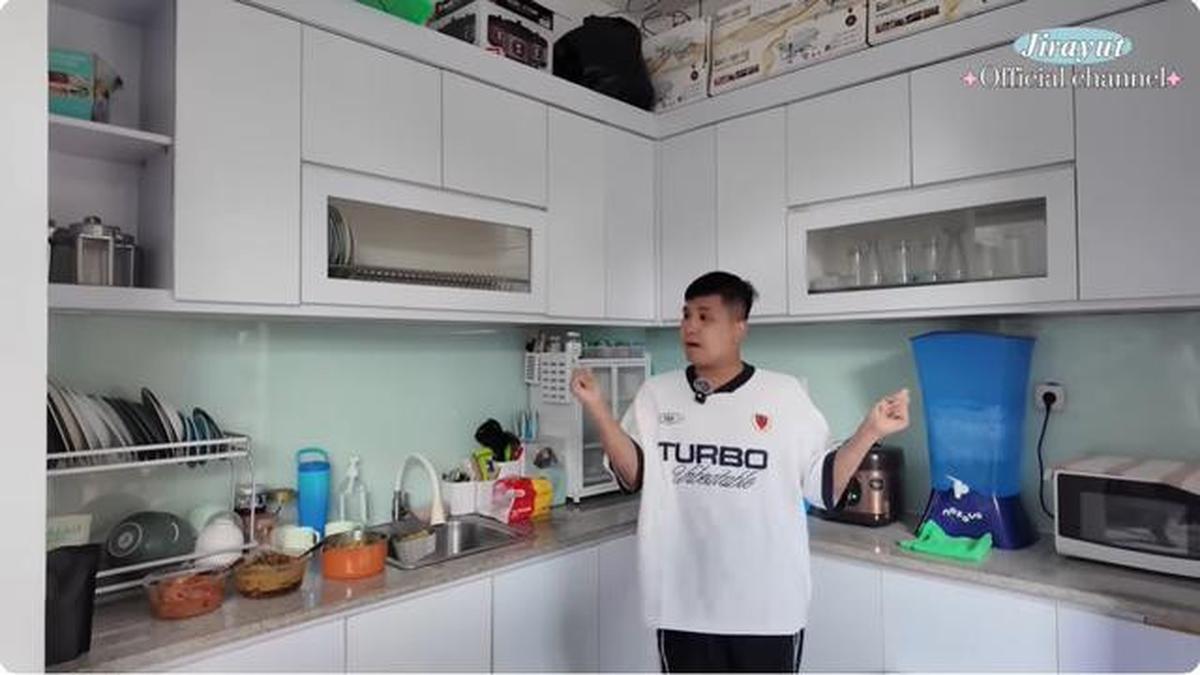 6 Potret Dapur dan Meja Makan Rumah Baru Jirayut, Ada Area Indoor dan Outdoor