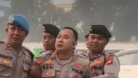 Viral Polisi Patah Tulang Saat Demo DPR