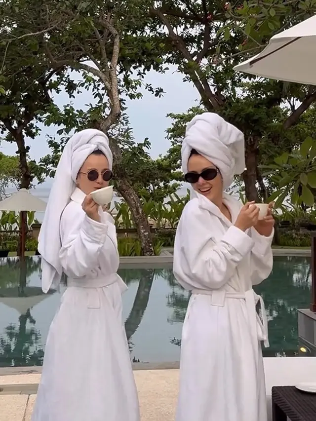 Cathy Sharon dan Julie Estelle (Instagram/cathysharon)