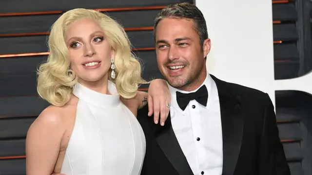 [Bintang] Lady Gaga - Taylor Kinney