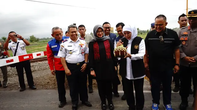 Peresmian pos jaga kereta api di Desa Gumirih Banyuwangi Oleh Gubernur Jawa Timur, Khofifah Indar Parawasa (Istimewa)