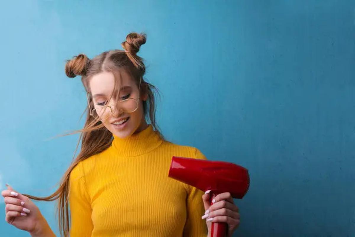 7 Tips Atasi Rambut Rontok, Termasuk Hindari Mengikat Terlalu Kencang!