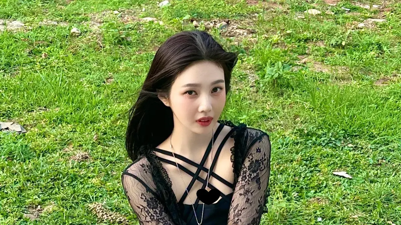 Joy Red Velvet