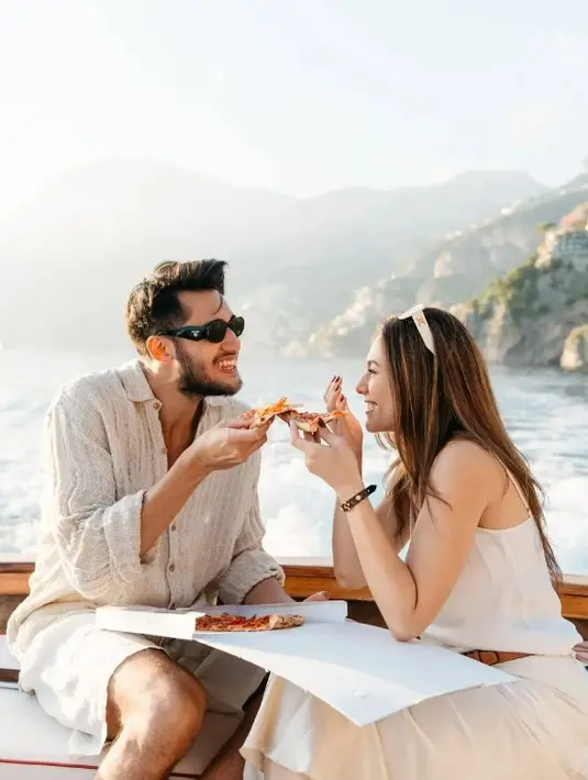 <p>Wulan Guritno liburan bersama Sabda Ahessa di Italia [Instagram/wulanguritno]</p>