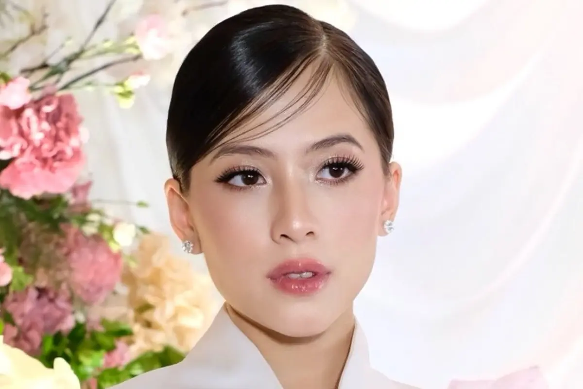 Makeup Zara Adhisty di hari pernikahan. [@anandachrstie]