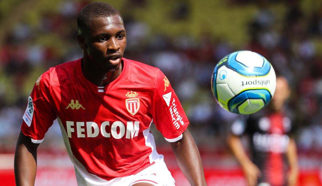 Fode Ballo Toure akan menjalani debutnya di Liga Italia bersama AC Milan. Ia didatangkan oleh Rossonerri dengan mahar 4 juta euro atau setara Rp 68 miliar, plus bonus 500 ribu euro dari AS Monaco pada brusa transfer musim panas ini. (Foto: AFP/Valery Hache)