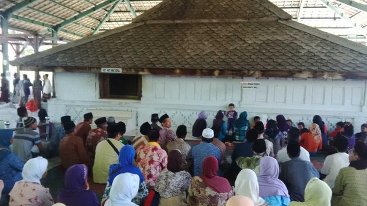 Menelusuri jejak Wali Songo di Makam Sunan Drajat