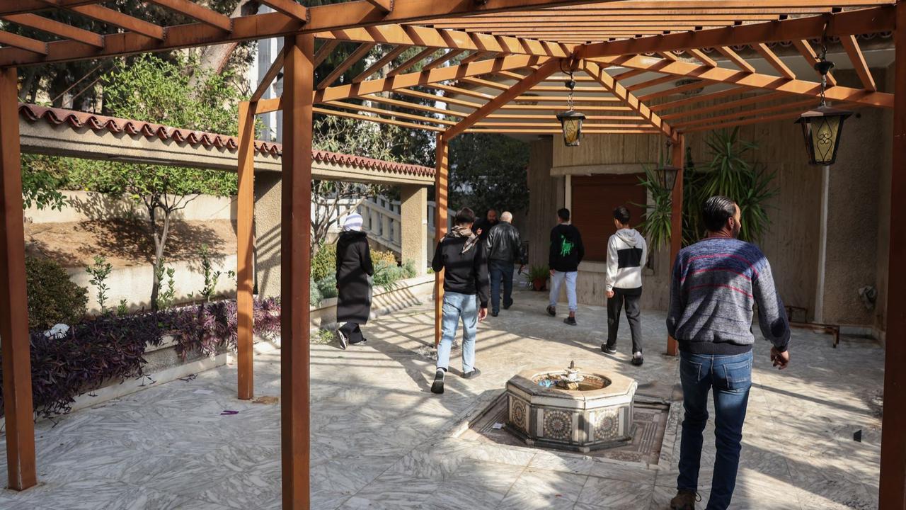 Rumah mewah Presiden Suriah Bashar Al Assad dijarah warga