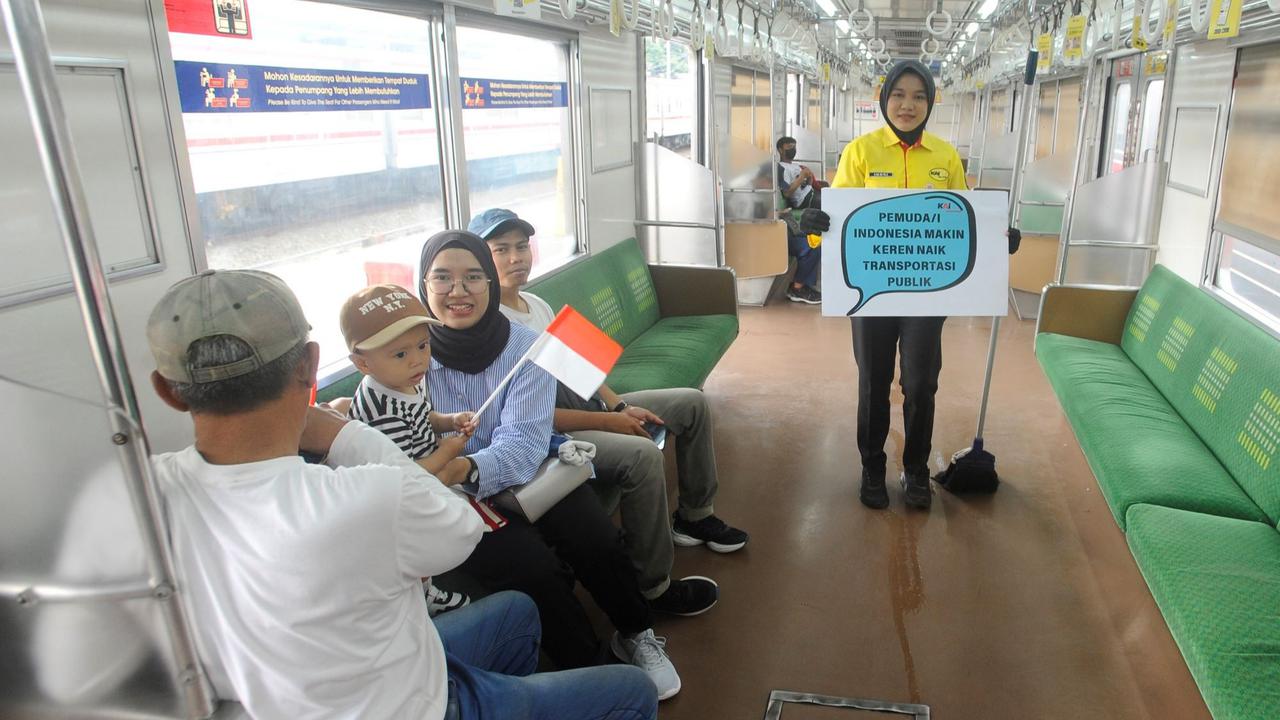 Peringatan Sumpah Pemuda di KRL Commuter Line