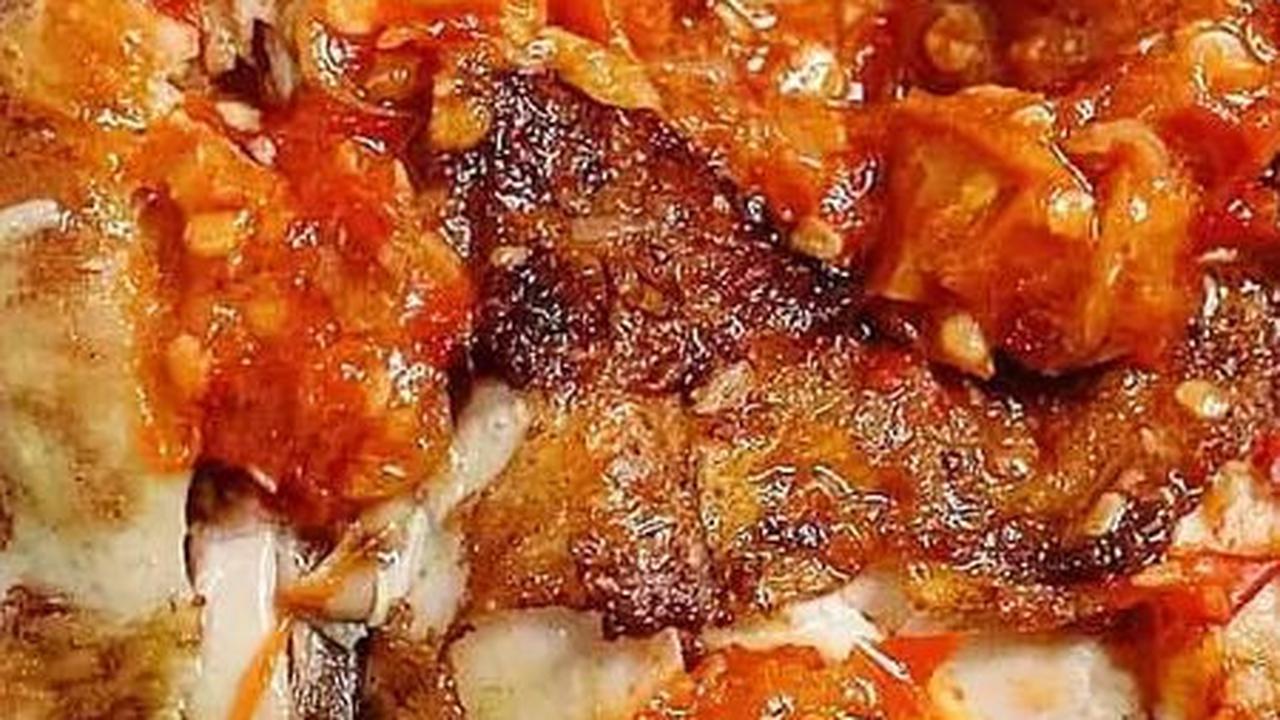 Tak hanya ayam goreng, Ayam penyet dari Jawa Timur juga masuk daftar 10 besar ayam goreng terbaik di dunia. Ayam penyet berada di posisi ke-6 mengungguli pozharskaya kotleta ayam goreng khas Rusia, backhendl dari Austria, hot chicken dari Amerika, dan chi