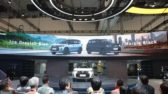 Suzuki XL7 terbaru resmi menyapa pasar global dan Indonesia di GIIAS 2026 dengan pembaruan eksterior, head unit 9 inci, fitur TPMS, serta teknologi Smart Hybrid Vehicle by Suzuki. (Liputan6.com/Budi Santoso)