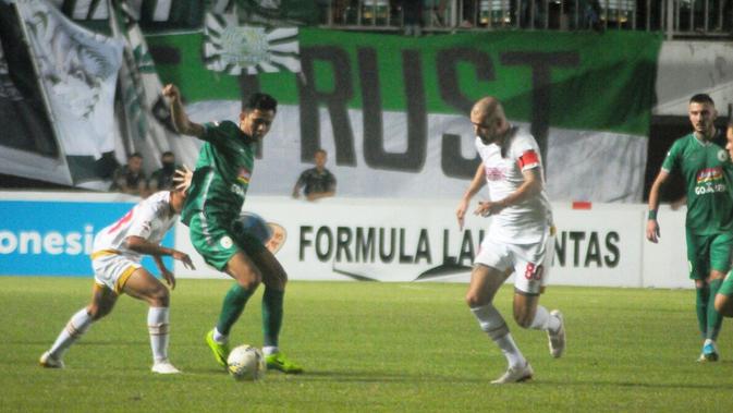 PSS Sleman meraih kemenangan 3-2 atas PSM Makassar dalam laga seru pada pekan ke-16 Shopee Liga 1 2019 di Stadion Maguwoharjo, Sleman, Jumat (23/8/2019).(Bola.com/Vincentius Atmaja)