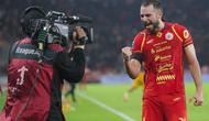 Selebrasi emosional bek Persija Jakarta, Jordi Amat usai mencetak gol lewat tendangan jarak jauh ke gawang Bhayangkara FC dalam laga tunda pekan ke-8 BRI Super League 2025/2026 di Stadion Utama Gelora Bung Karno, Jakarta, Senin (29/12/2025) malam. (Bola.com/M. Iqbal Ichsan).