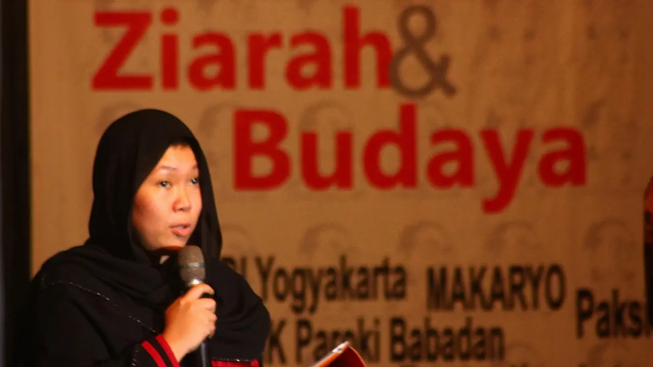 Menutup Akhir Tahun 2016, Inayah Gus Dur Bikin Puisi Lucu